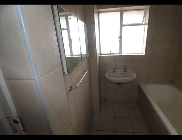 2 bed property to rent in CLAREMONT